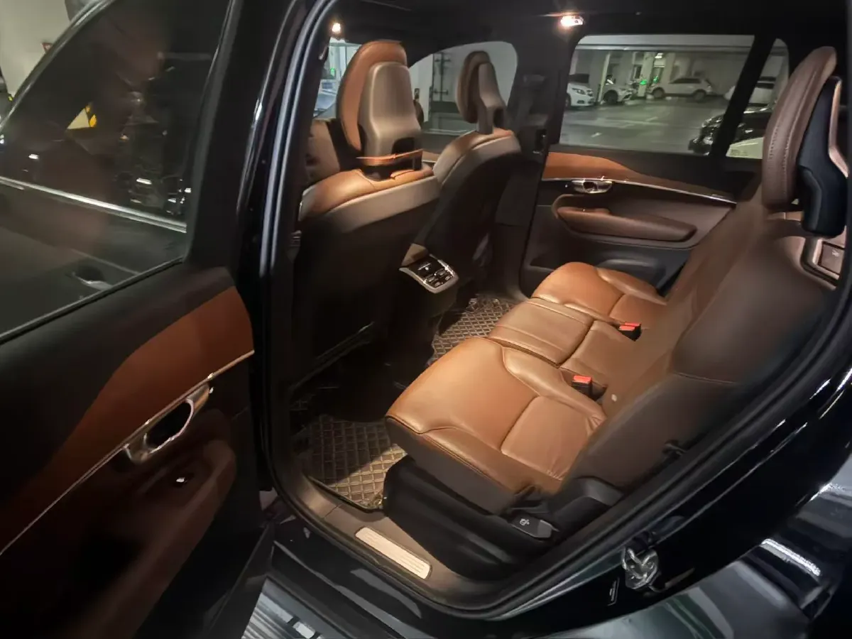 2025 Volvo XC90 2.0T 250HP L4 8AT,autocango,china used car exporter,china ev exporter,chinese used car exporter,chinese used ev exporter