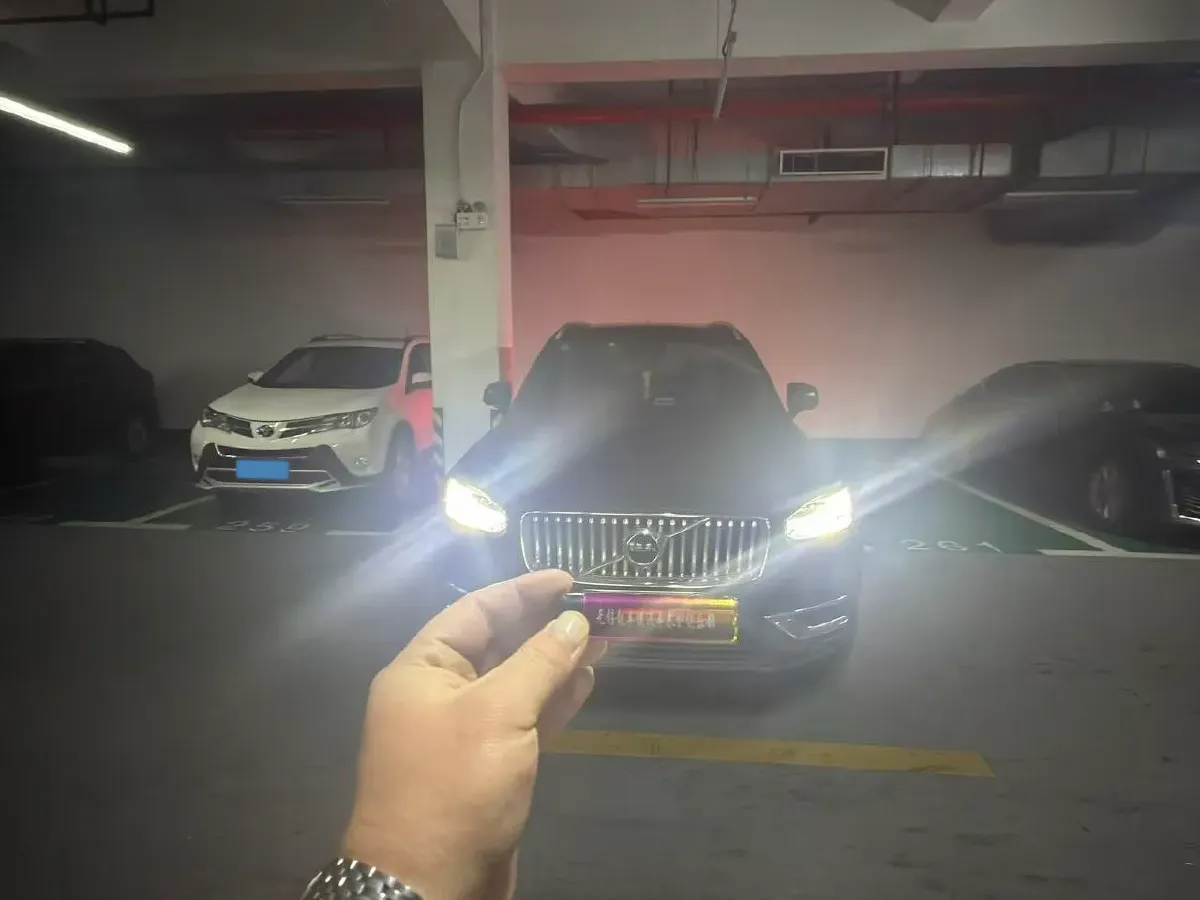 2025 Volvo XC90 2.0T 250HP L4 8AT,autocango,china used car exporter,china ev exporter,chinese used car exporter,chinese used ev exporter