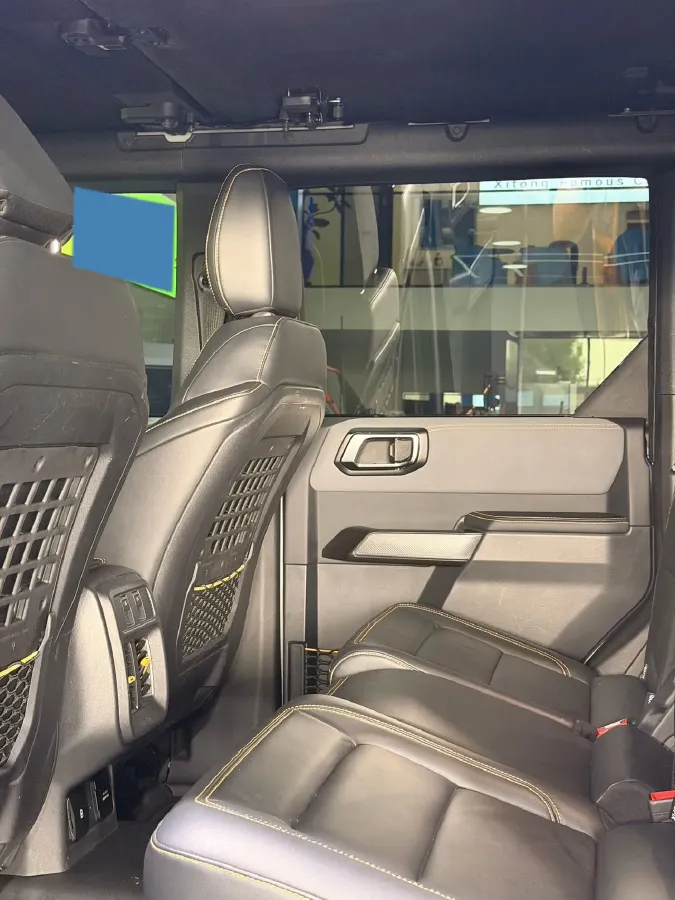 2024 Ford Bronco 2.3T 275HP L4 10AT,autocango,china used car exporter,china ev exporter,chinese used car exporter,chinese used ev exporter
