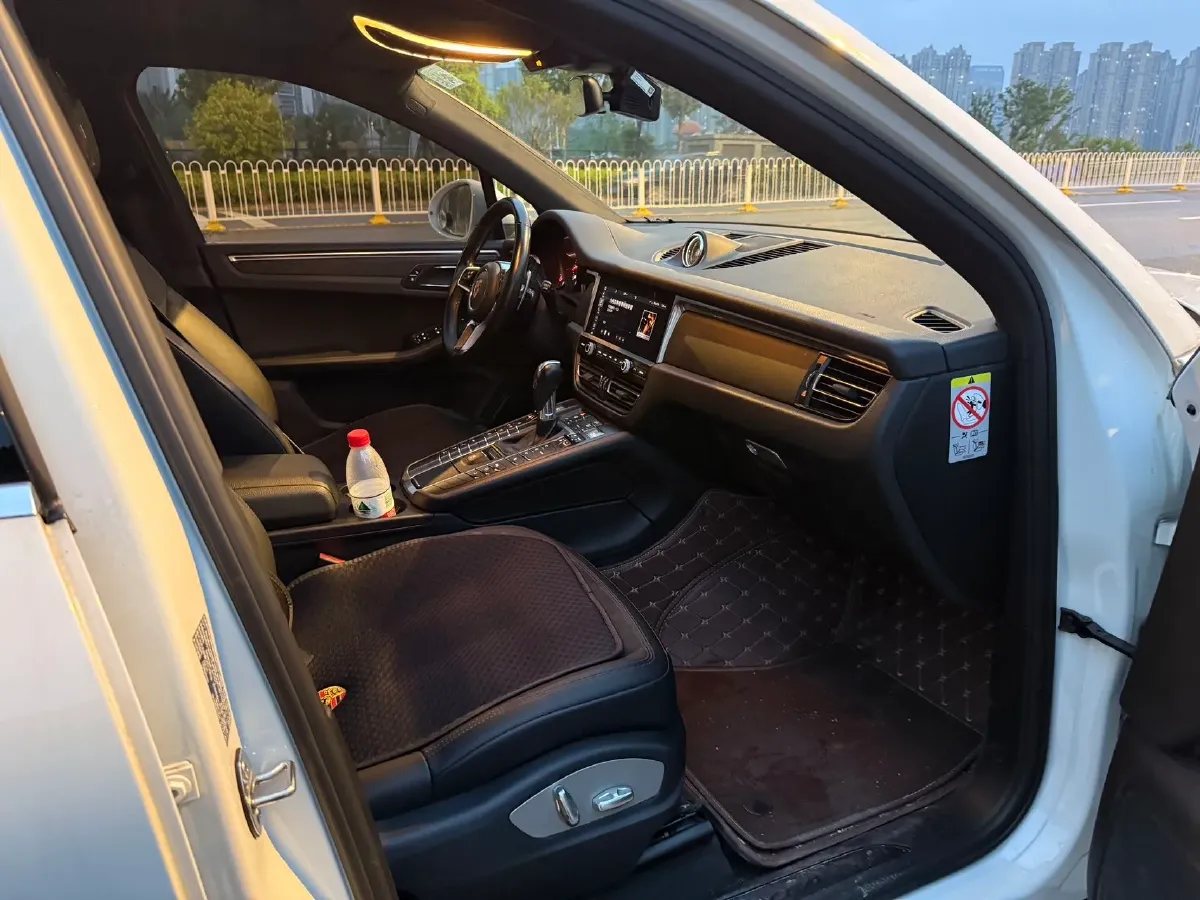 2018 Porsche Macan 2.0T 252HP L4 7DCT,autocango,china used car exporter,china ev exporter,chinese used car exporter,chinese used ev exporter