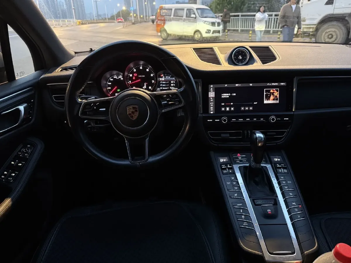 2018 Porsche Macan 2.0T 252HP L4 7DCT,autocango,china used car exporter,china ev exporter,chinese used car exporter,chinese used ev exporter