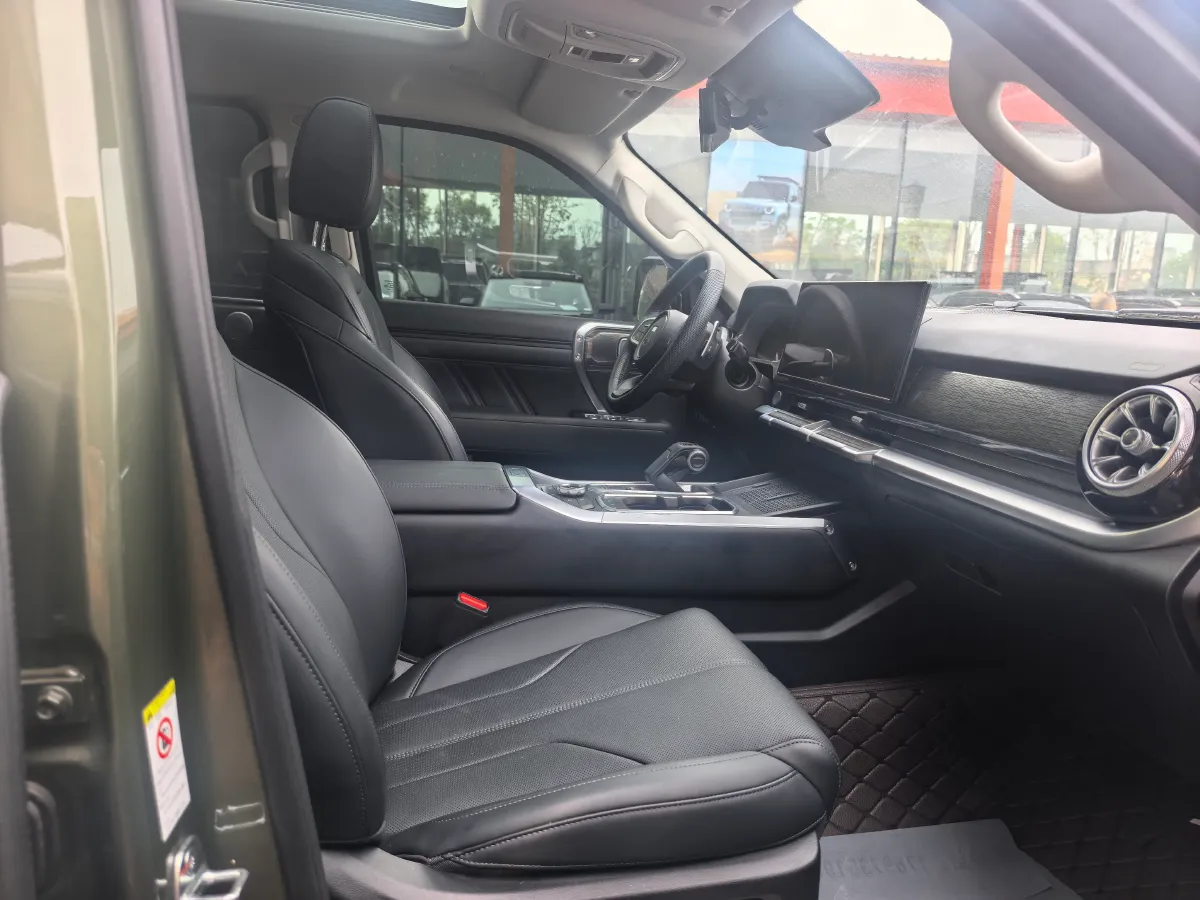 2024 Tank 400 2.0T 252HP L4 9AT PHEV 36.7/37.1KWH,autocango,china used car exporter,china ev exporter,chinese used car exporter,chinese used ev exporter