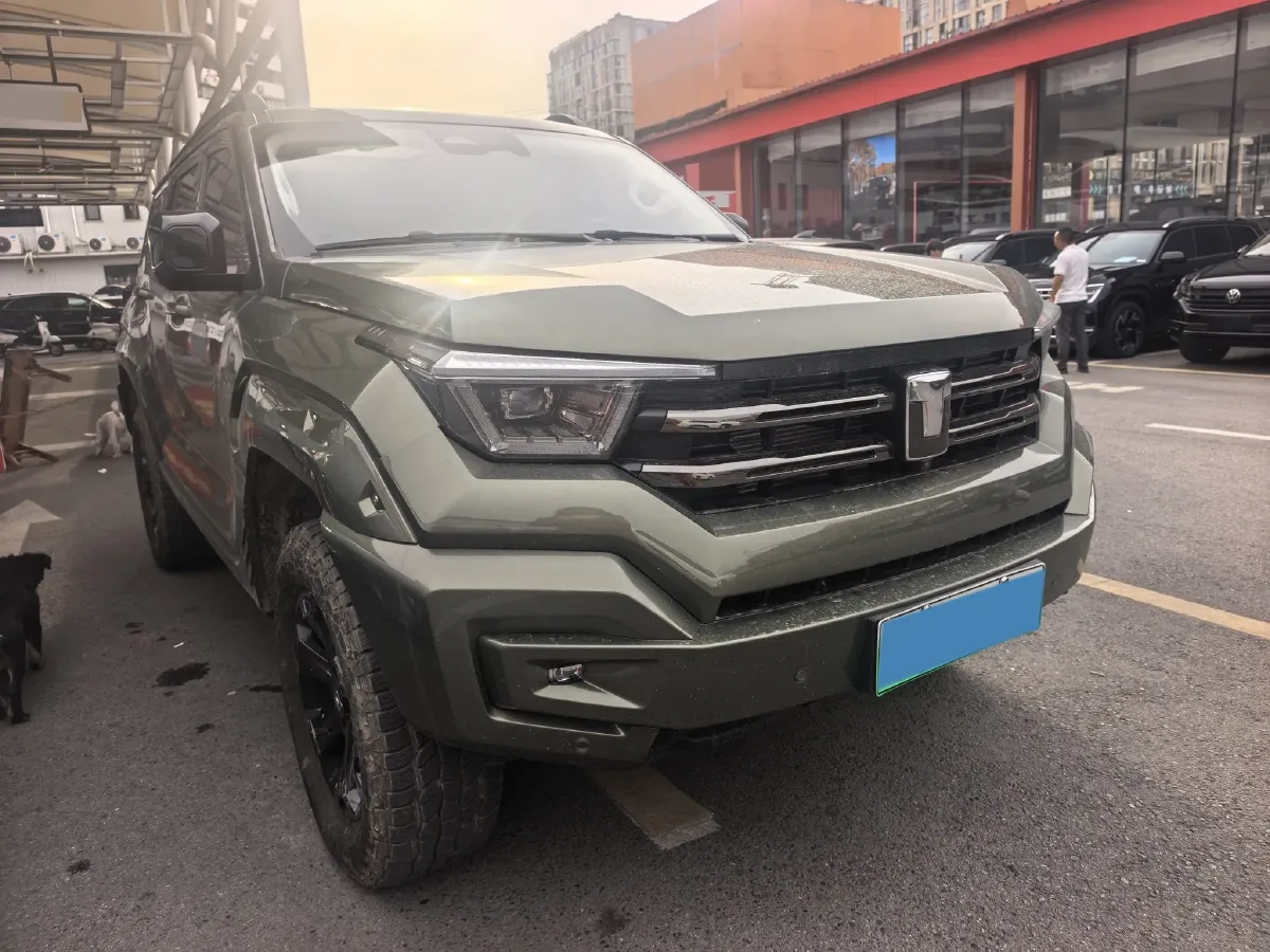 2024 Tank 400 2.0T 252HP L4 9AT PHEV 36.7/37.1KWH,autocango,china used car exporter,china ev exporter,chinese used car exporter,chinese used ev exporter