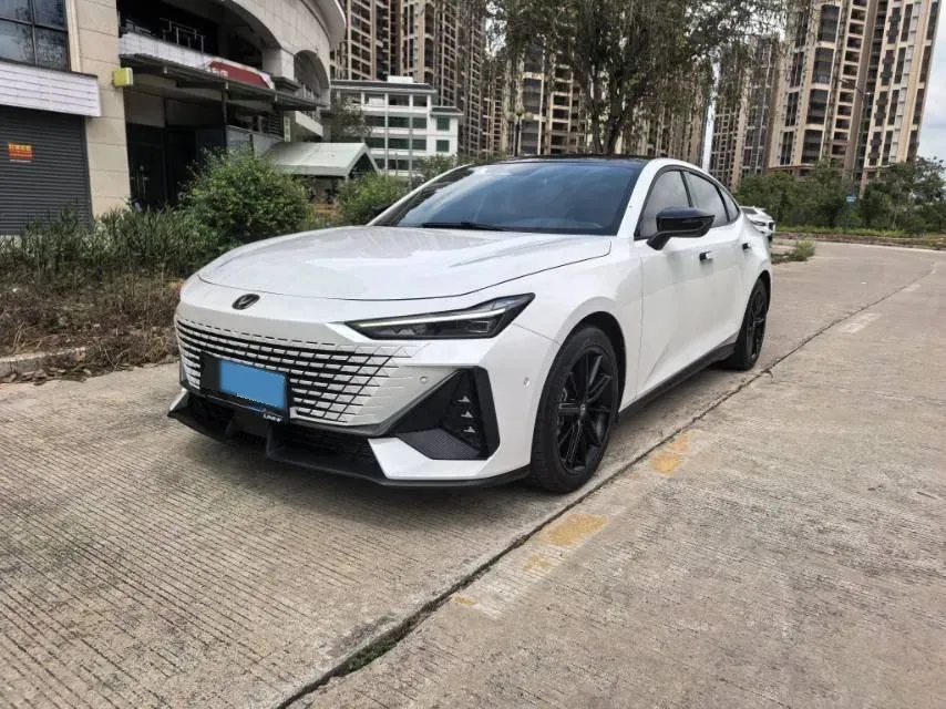 2022 ChangAn UNI-V 1.5T 188HP L4 7DCT,autocango,china used car exporter,china ev exporter,chinese used car exporter,chinese used ev exporter
