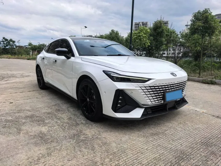 2022 ChangAn UNI-V 1.5T 188HP L4 7DCT,autocango,china used car exporter,china ev exporter,chinese used car exporter,chinese used ev exporter