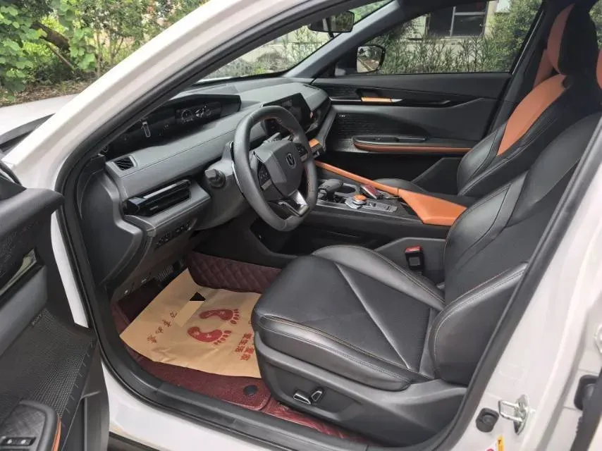 2022 ChangAn UNI-V 1.5T 188HP L4 7DCT,autocango,china used car exporter,china ev exporter,chinese used car exporter,chinese used ev exporter
