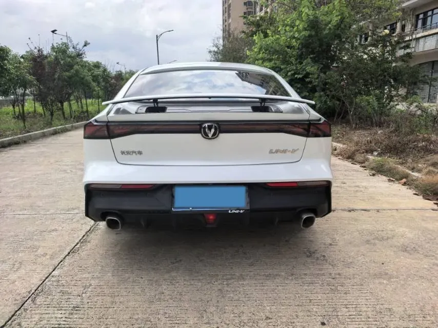 2022 ChangAn UNI-V 1.5T 188HP L4 7DCT,autocango,china used car exporter,china ev exporter,chinese used car exporter,chinese used ev exporter