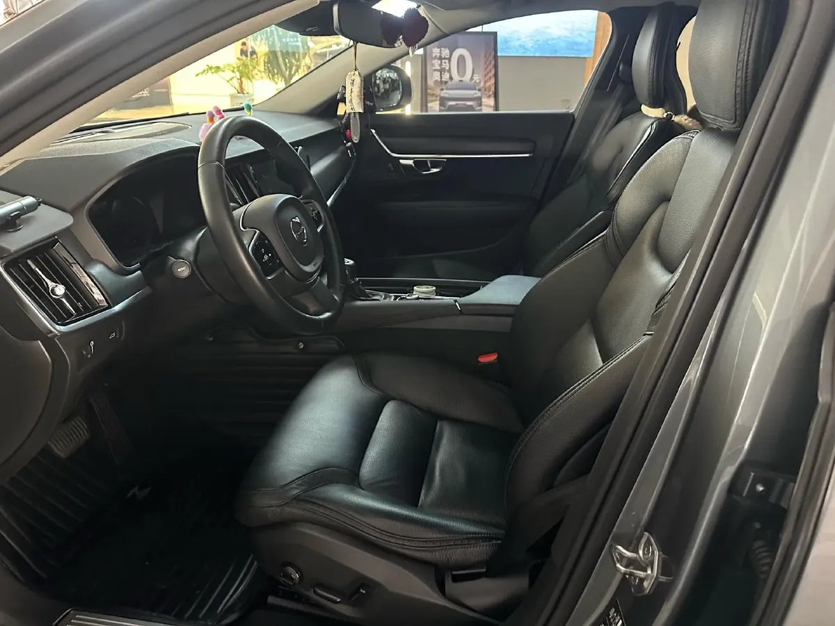2019 Volvo V90 2.0T 254HP L4 8AT,autocango,china used car exporter,china ev exporter,chinese used car exporter,chinese used ev exporter