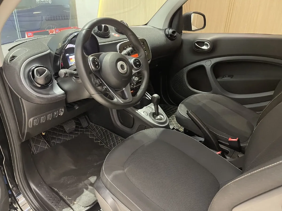 2019 Smart smart fortwo 0.9T 90HP L3 6DCT,autocango,china used car exporter,china ev exporter,chinese used car exporter,chinese used ev exporter