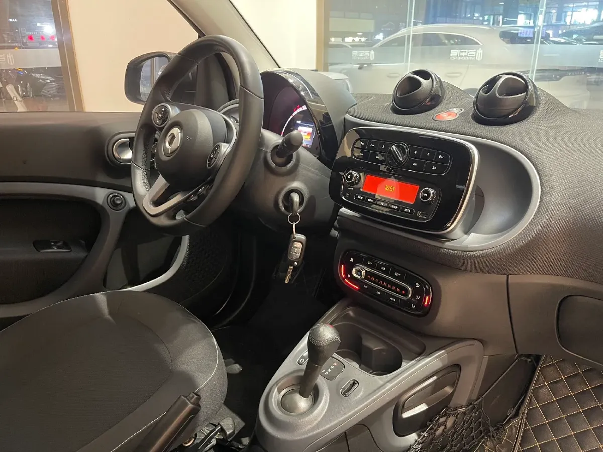2019 Smart smart fortwo 0.9T 90HP L3 6DCT,autocango,china used car exporter,china ev exporter,chinese used car exporter,chinese used ev exporter