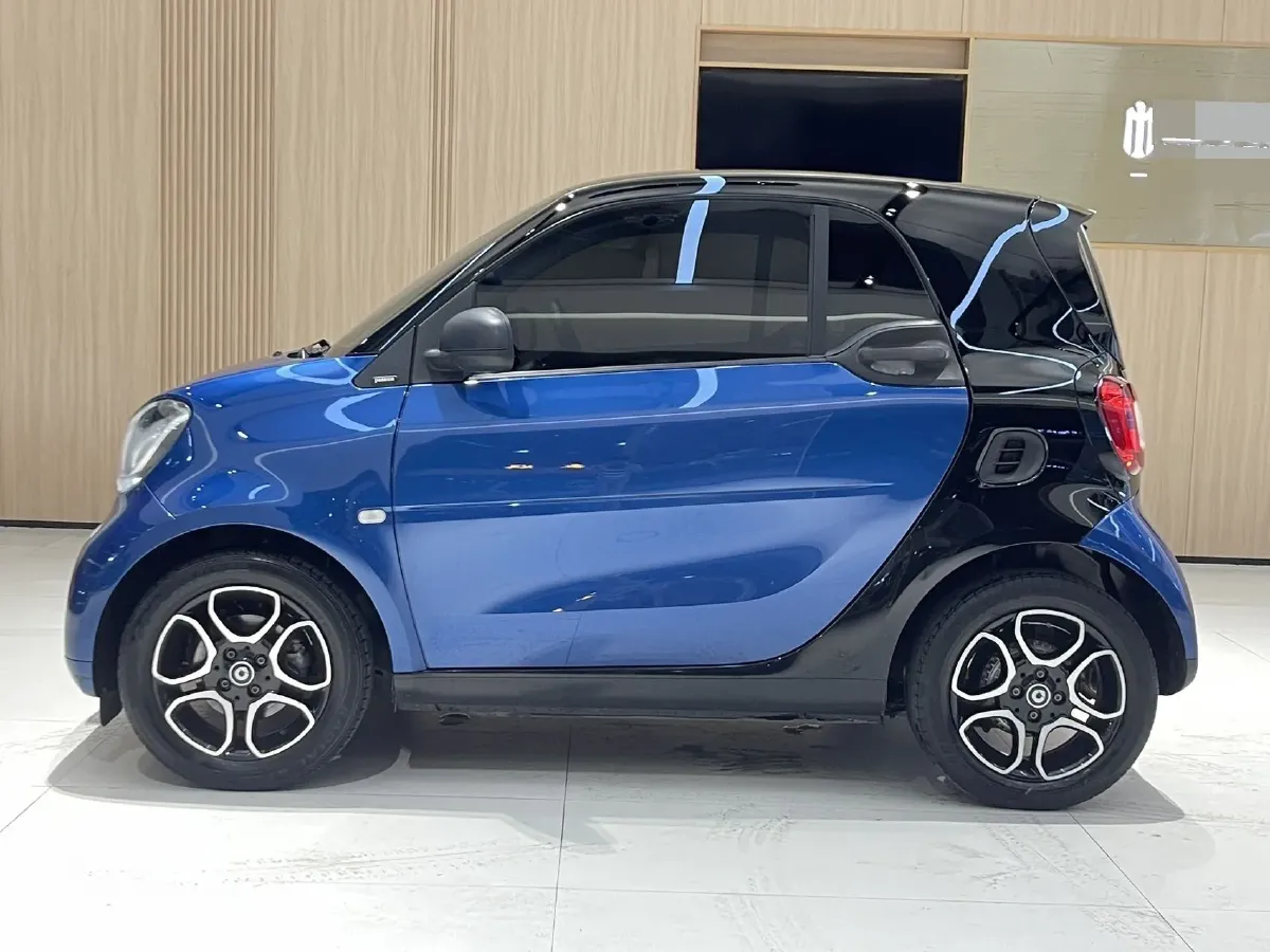 2019 Smart smart fortwo 0.9T 90HP L3 6DCT,autocango,china used car exporter,china ev exporter,chinese used car exporter,chinese used ev exporter