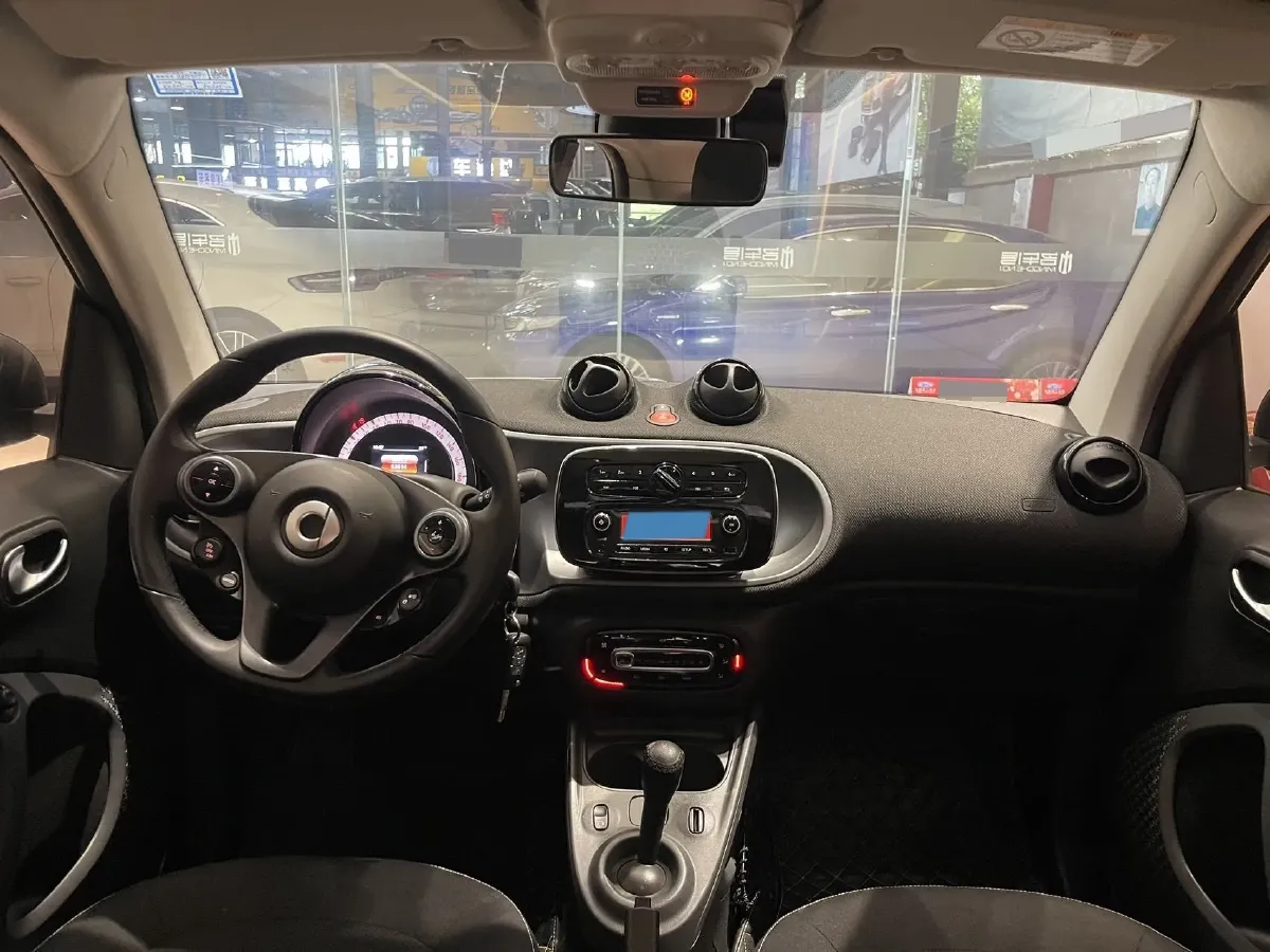 2019 Smart smart fortwo 0.9T 90HP L3 6DCT,autocango,china used car exporter,china ev exporter,chinese used car exporter,chinese used ev exporter