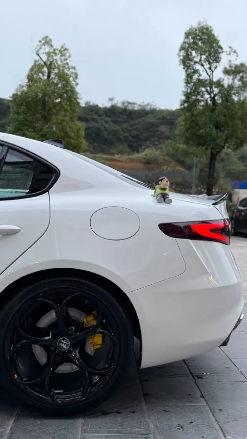 2017 Alfa Romeo Giulia 2.0T 280HP L4 8AT,autocango,china used car exporter,china ev exporter,chinese used car exporter,chinese used ev exporter