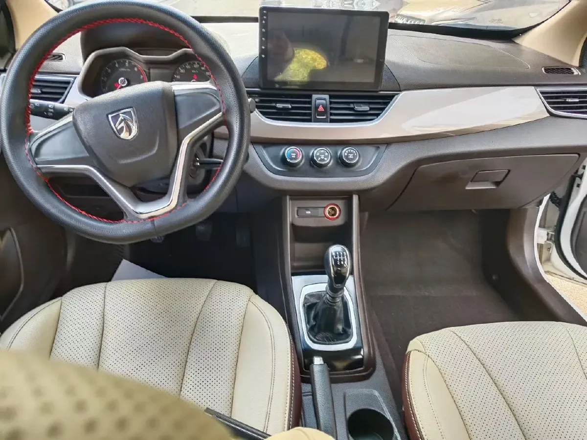 2017 BaoJun 310W 1.5L 112HP L4 6MT,autocango,china used car exporter,china ev exporter,chinese used car exporter,chinese used ev exporter
