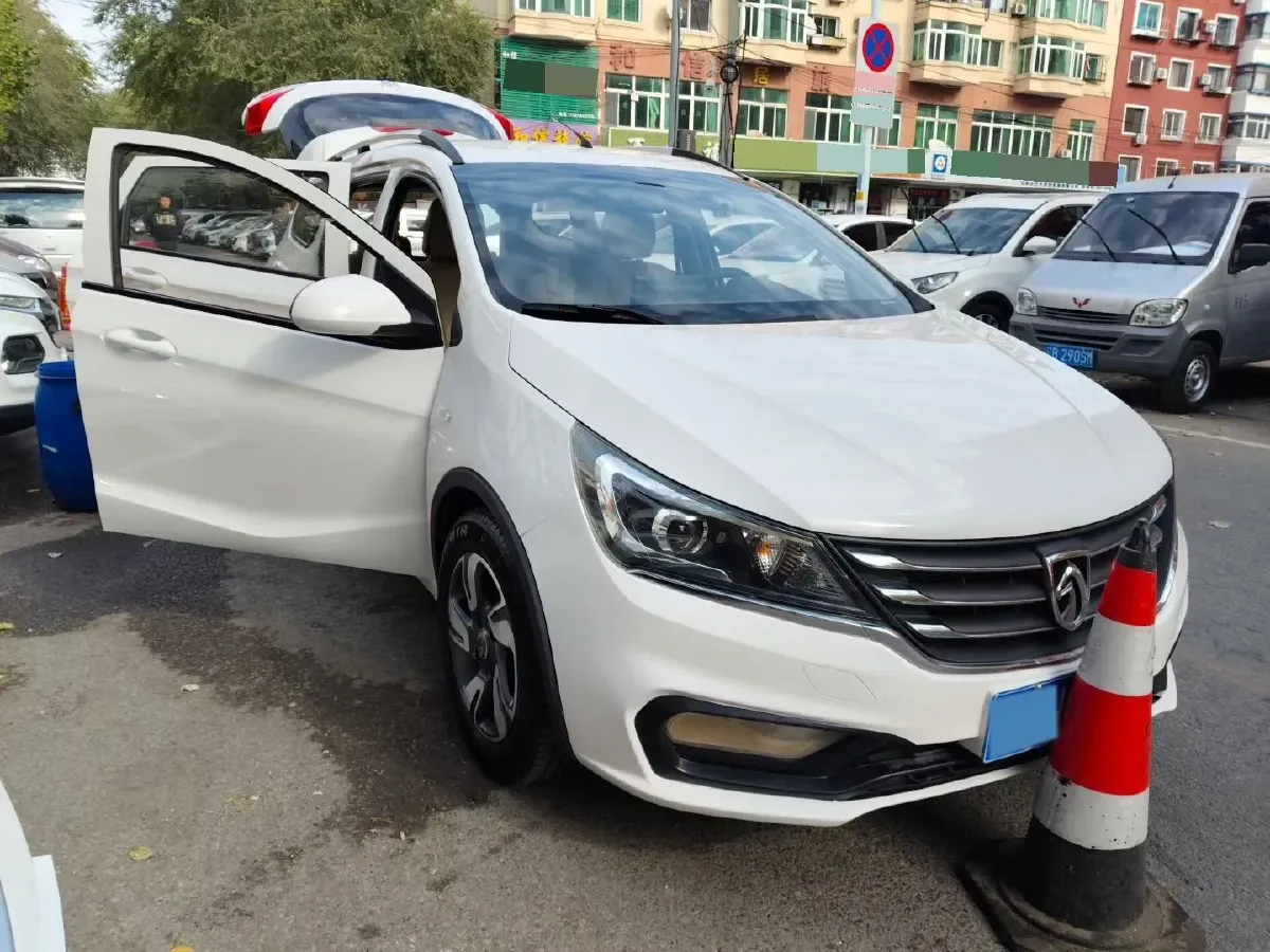 2017 BaoJun 310W 1.5L 112HP L4 6MT,autocango,china used car exporter,china ev exporter,chinese used car exporter,chinese used ev exporter