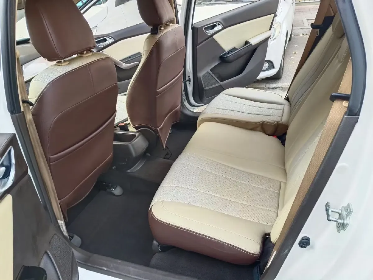 2017 BaoJun 310W 1.5L 112HP L4 6MT,autocango,china used car exporter,china ev exporter,chinese used car exporter,chinese used ev exporter