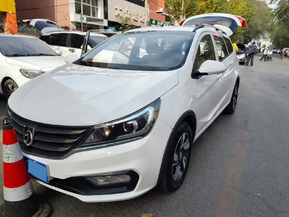 2017 BaoJun 310W 1.5L 112HP L4 6MT,autocango,china used car exporter,china ev exporter,chinese used car exporter,chinese used ev exporter