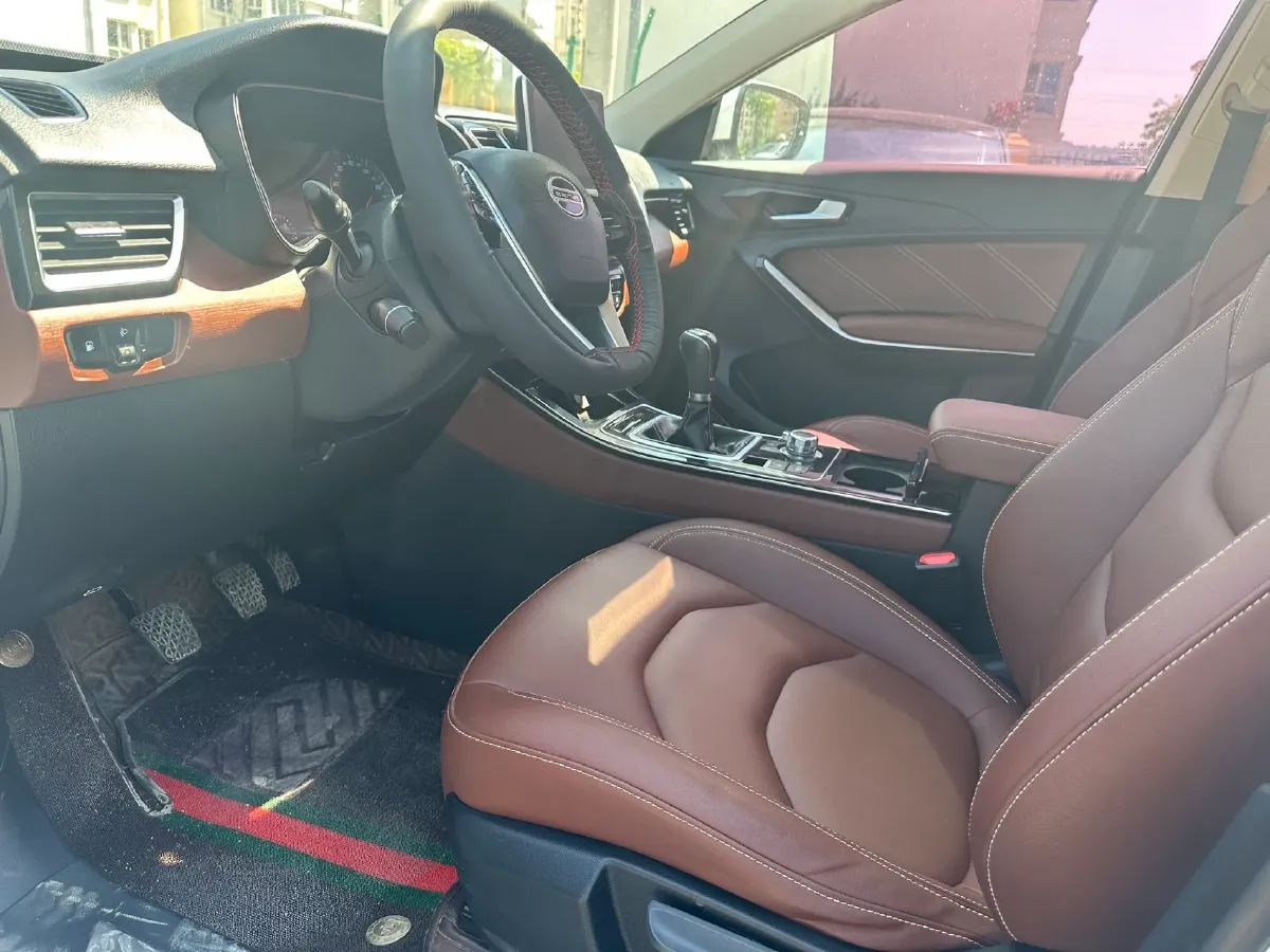 2018 FAW Senia R9 1.2T 143HP L4 5MT,autocango,china used car exporter,china ev exporter,chinese used car exporter,chinese used ev exporter