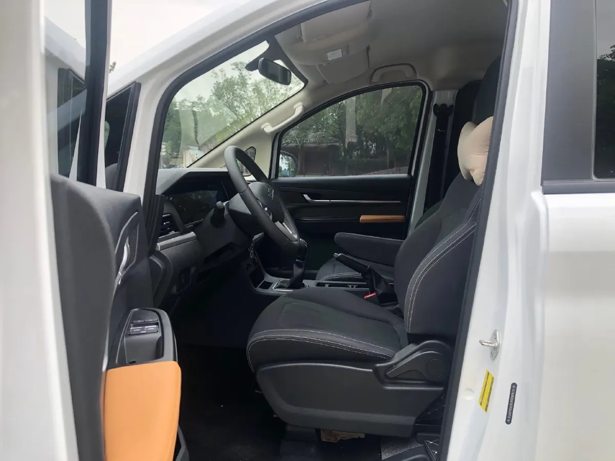 2023 BAW RuiSheng Trump M7 1.6L 124HP L4 5MT,autocango,china used car exporter,china ev exporter,chinese used car exporter,chinese used ev exporter