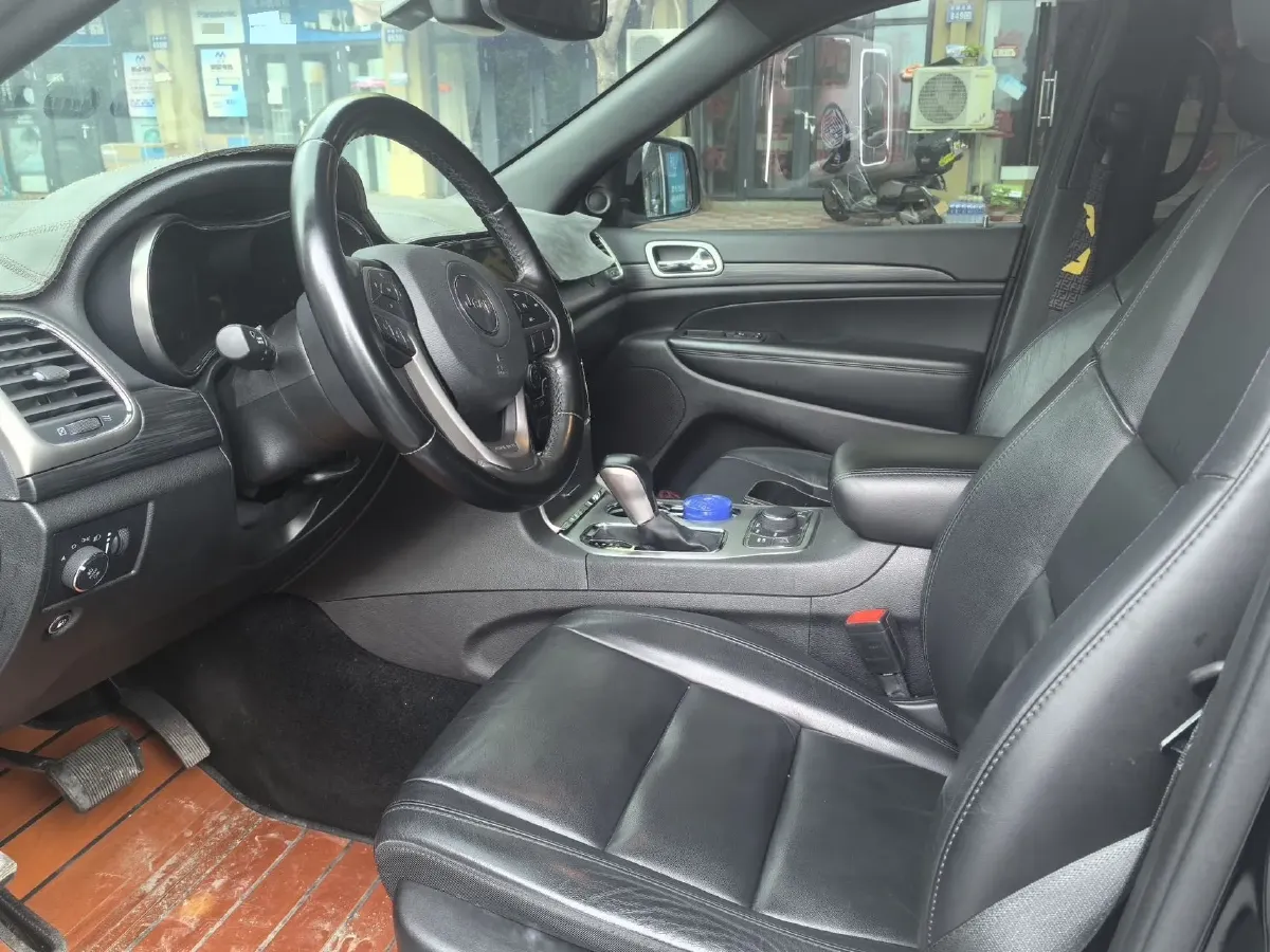 2020 Jeep Grand Cherokee 3.0L 234HP V6 8AT,autocango,china used car exporter,china ev exporter,chinese used car exporter,chinese used ev exporter