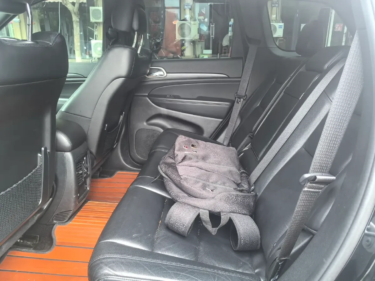 2020 Jeep Grand Cherokee 3.0L 234HP V6 8AT,autocango,china used car exporter,china ev exporter,chinese used car exporter,chinese used ev exporter