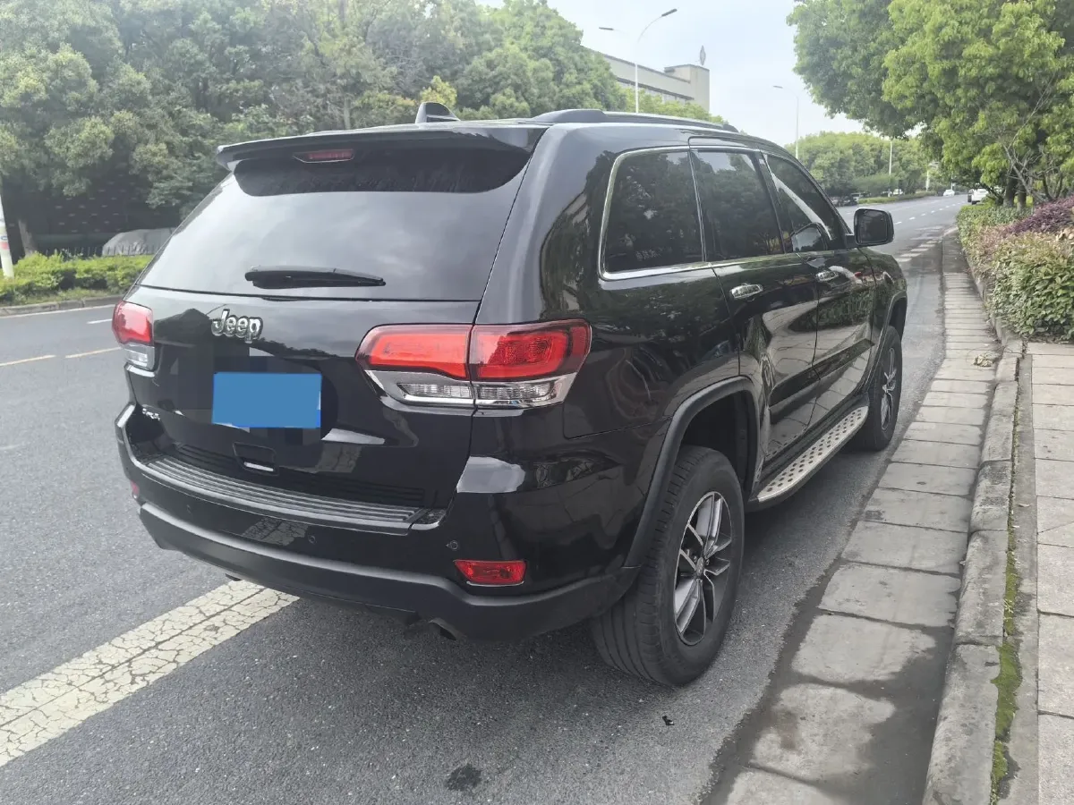 2020 Jeep Grand Cherokee 3.0L 234HP V6 8AT,autocango,china used car exporter,china ev exporter,chinese used car exporter,chinese used ev exporter