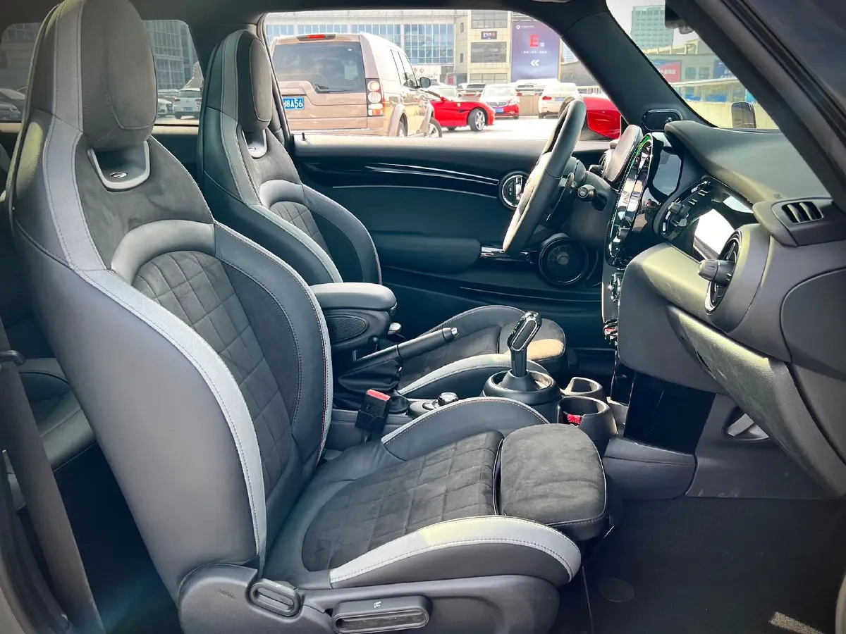 2023 MINI JCW 2.0T 231HP L4 8AT,autocango,china used car exporter,china ev exporter,chinese used car exporter,chinese used ev exporter