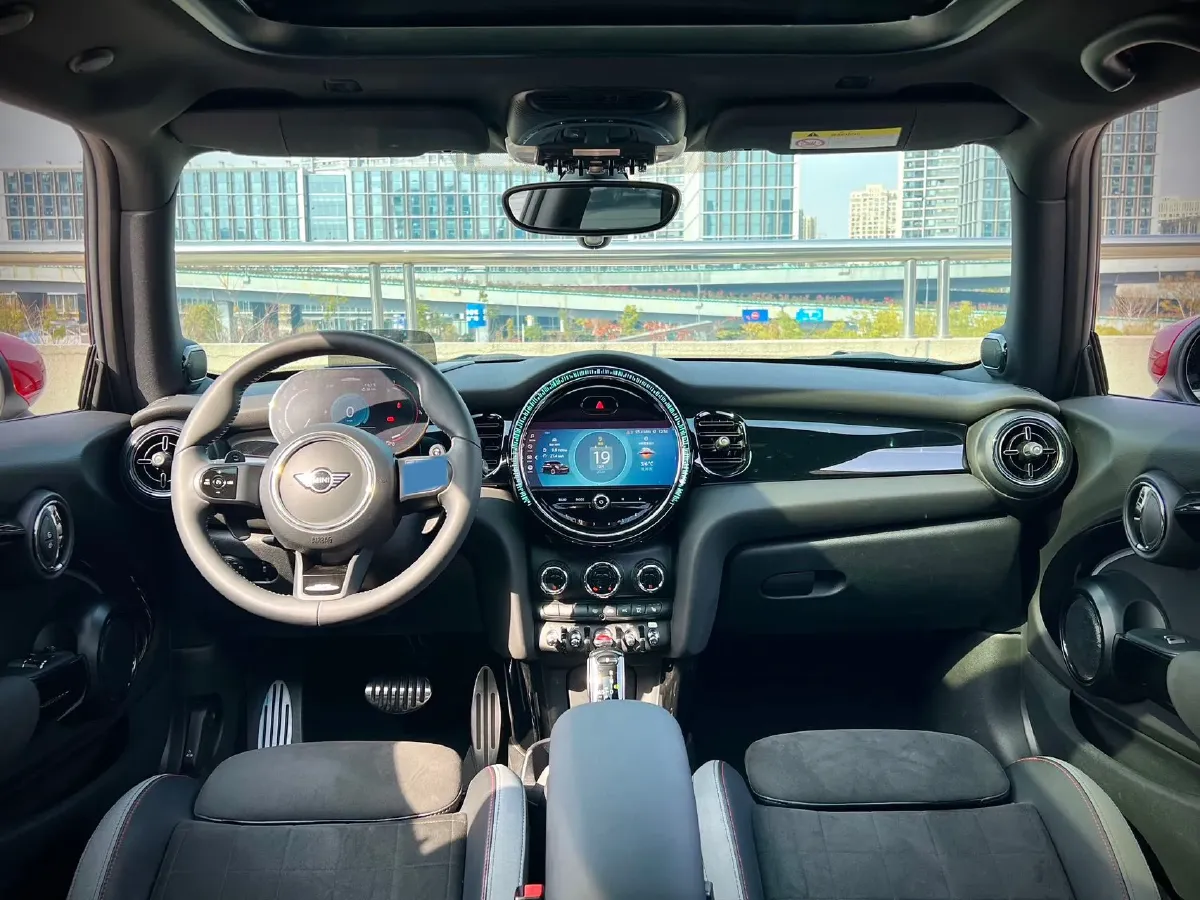 2023 MINI JCW 2.0T 231HP L4 8AT,autocango,china used car exporter,china ev exporter,chinese used car exporter,chinese used ev exporter