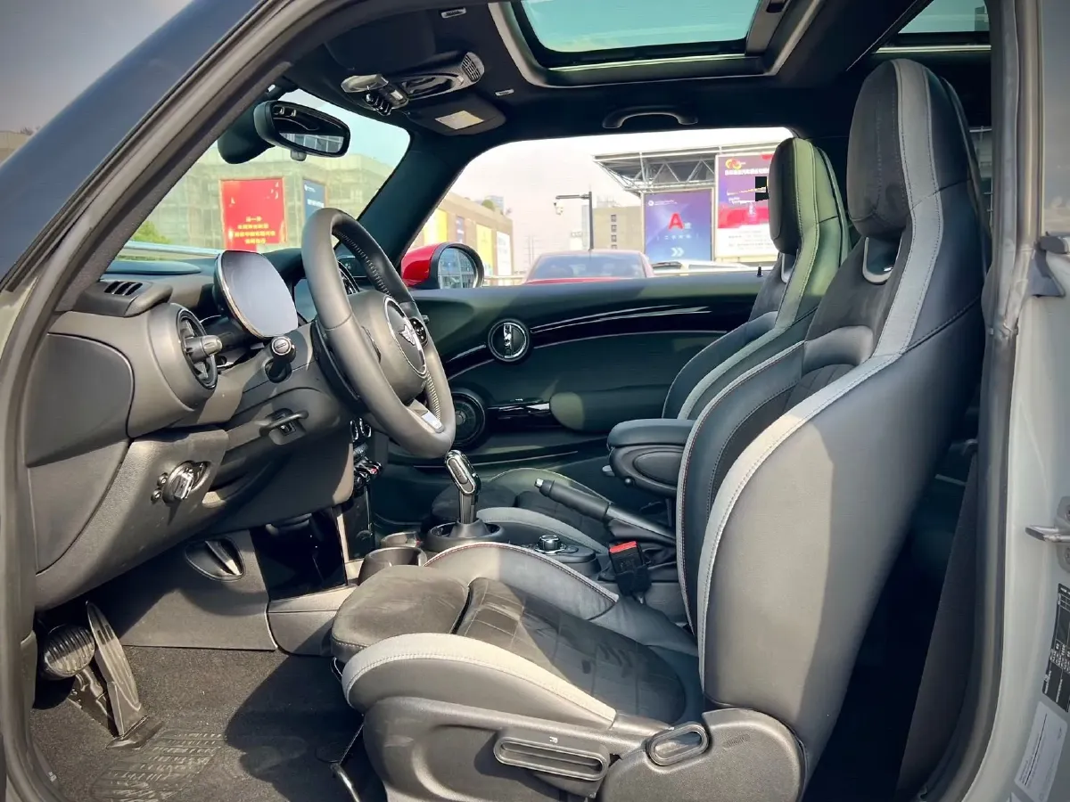 2023 MINI JCW 2.0T 231HP L4 8AT,autocango,china used car exporter,china ev exporter,chinese used car exporter,chinese used ev exporter