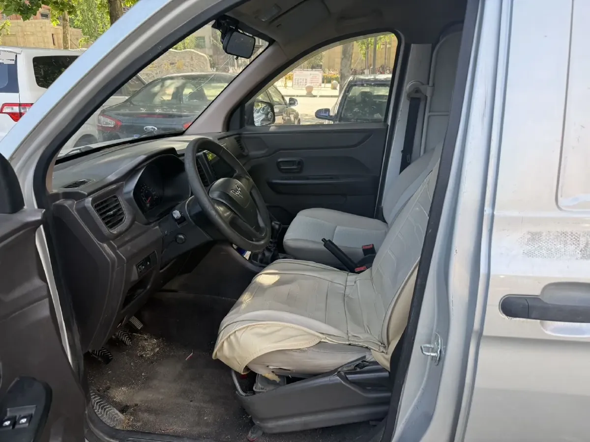 2021 WuLing HongGuang V 1.5L 99HP L4 6MT,autocango,china used car exporter,china ev exporter,chinese used car exporter,chinese used ev exporter