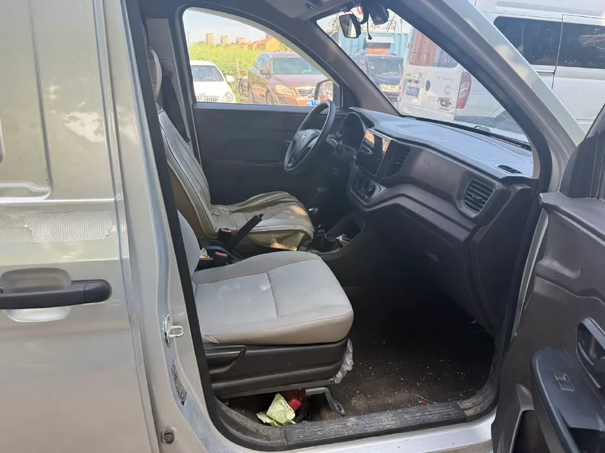 2021 WuLing HongGuang V 1.5L 99HP L4 6MT,autocango,china used car exporter,china ev exporter,chinese used car exporter,chinese used ev exporter