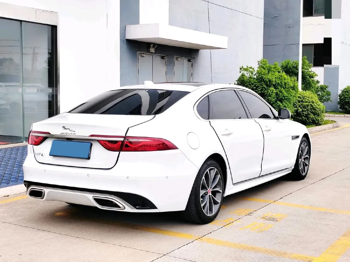 2022 Jaguar XFL 2.0T 250HP L4 8AT,autocango,china used car exporter,china ev exporter,chinese used car exporter,chinese used ev exporter