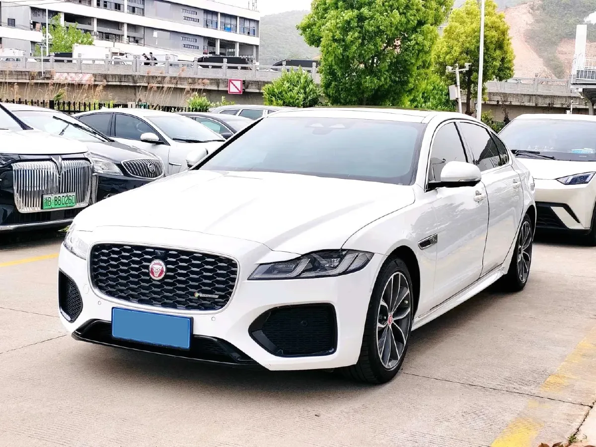 2022 Jaguar XFL 2.0T 250HP L4 8AT,autocango,china used car exporter,china ev exporter,chinese used car exporter,chinese used ev exporter