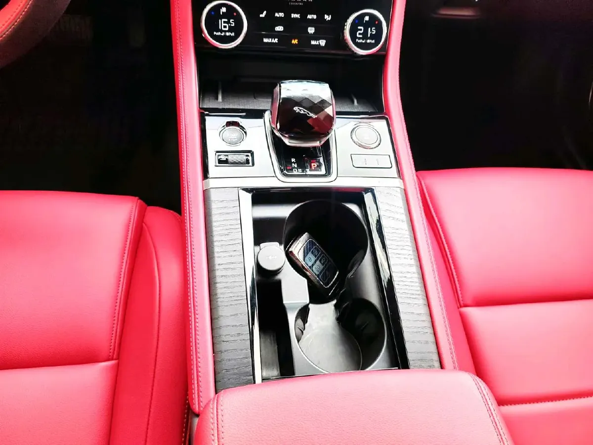 2022 Jaguar XFL 2.0T 250HP L4 8AT,autocango,china used car exporter,china ev exporter,chinese used car exporter,chinese used ev exporter