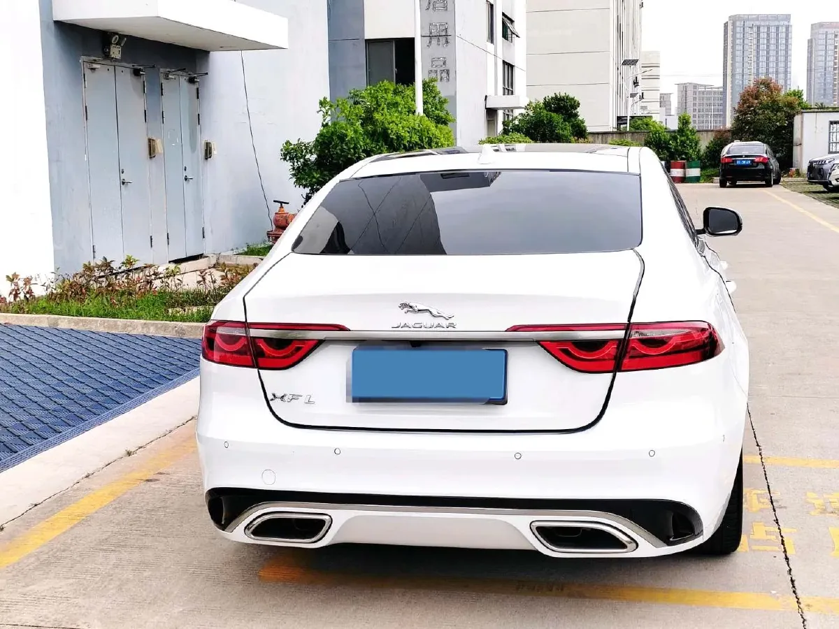 2022 Jaguar XFL 2.0T 250HP L4 8AT,autocango,china used car exporter,china ev exporter,chinese used car exporter,chinese used ev exporter