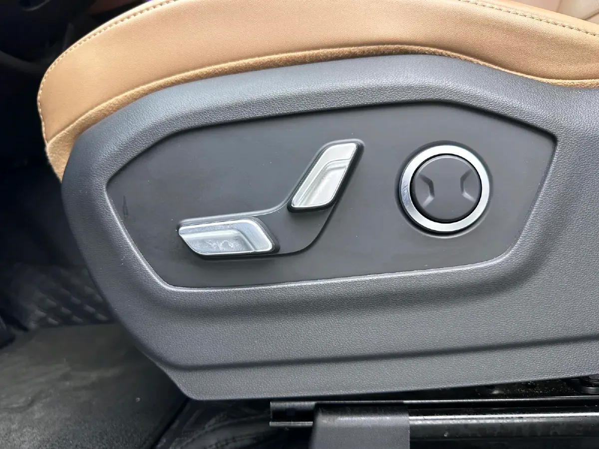 2024 Hyundai Santafe 2.0T 247HP L4 8AT,autocango,china used car exporter,china ev exporter,chinese used car exporter,chinese used ev exporter