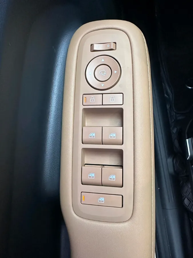 2024 Hyundai Santafe 2.0T 247HP L4 8AT,autocango,china used car exporter,china ev exporter,chinese used car exporter,chinese used ev exporter