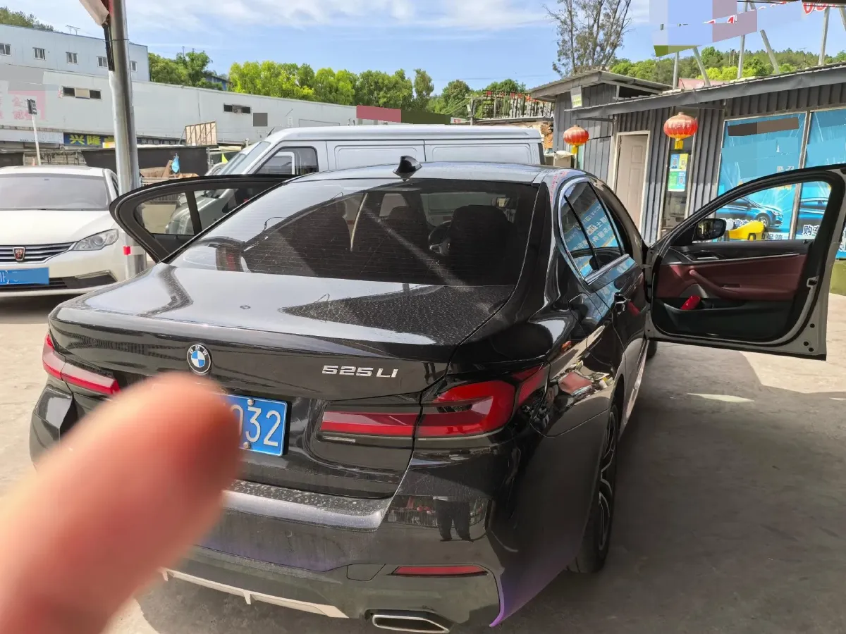 2022 BMW 5 Series 2.0T 184HP L4 8AT,autocango,china used car exporter,china ev exporter,chinese used car exporter,chinese used ev exporter