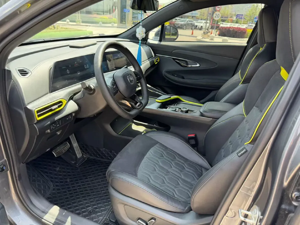 2022 ChangAn UNI-T 1.5T 188HP L4 7DCT,autocango,china used car exporter,china ev exporter,chinese used car exporter,chinese used ev exporter