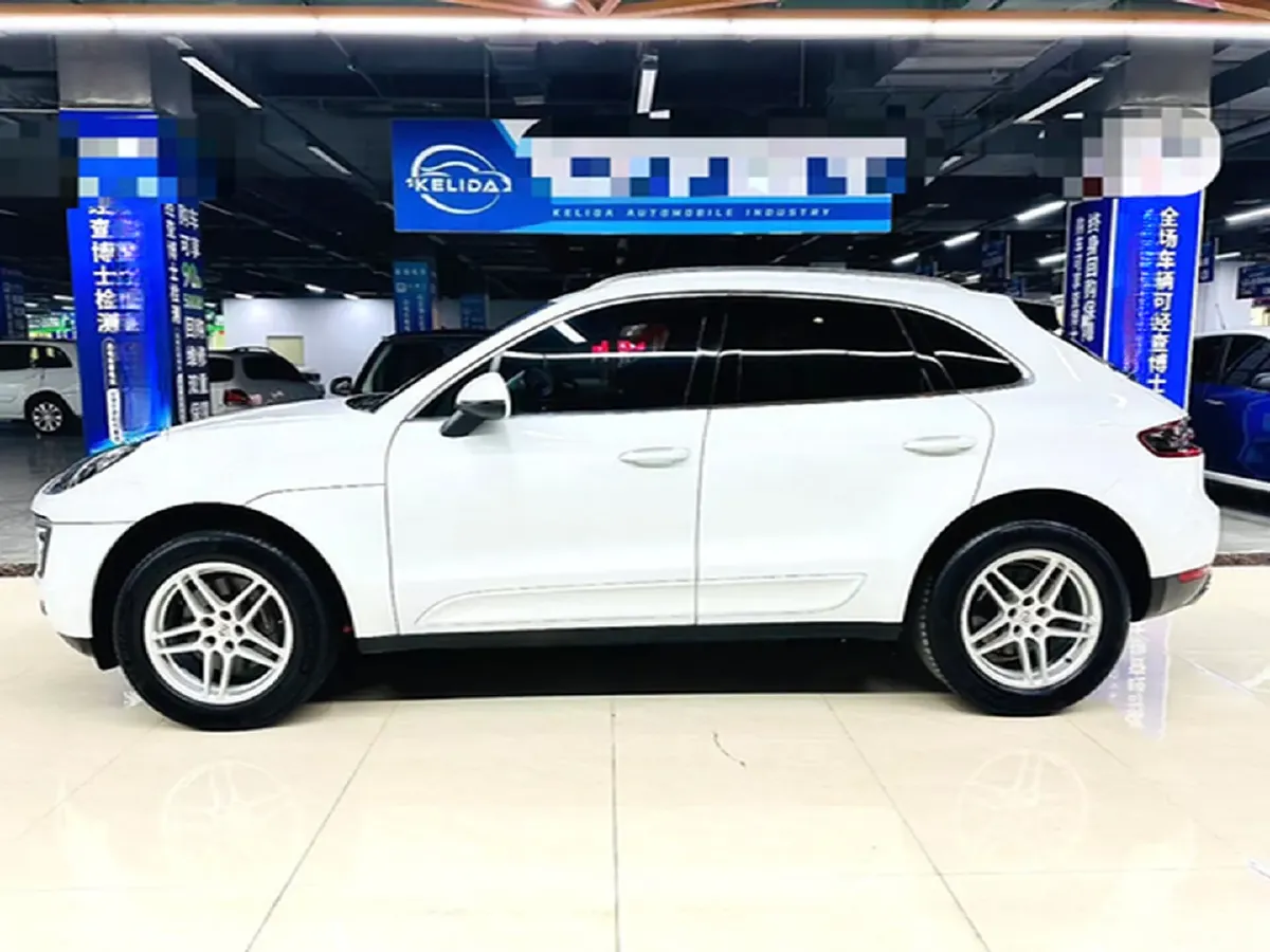 2017 YuTong T7 6.0L 316HP V8 6AT,autocango,china used car exporter,china ev exporter,chinese used car exporter,chinese used ev exporter