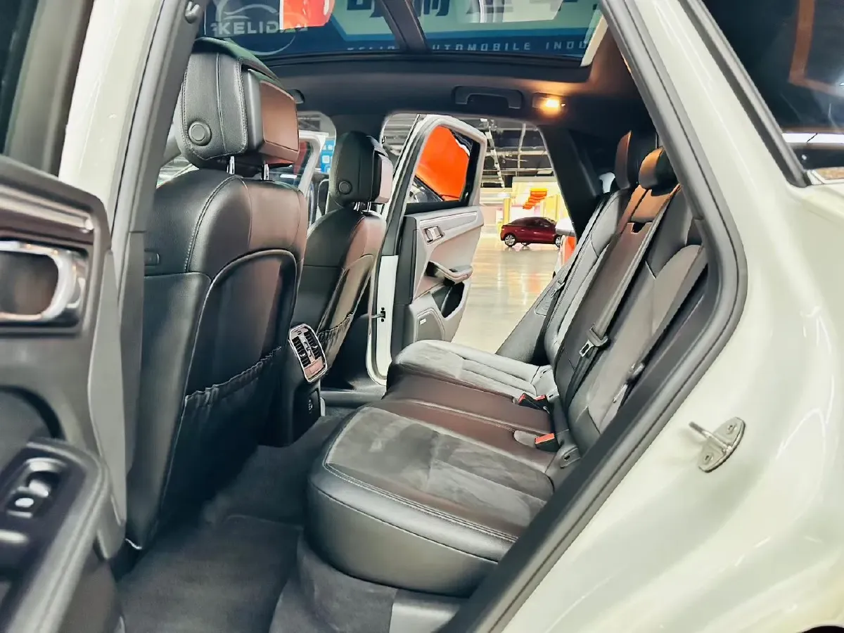 2017 YuTong T7 6.0L 316HP V8 6AT,autocango,china used car exporter,china ev exporter,chinese used car exporter,chinese used ev exporter