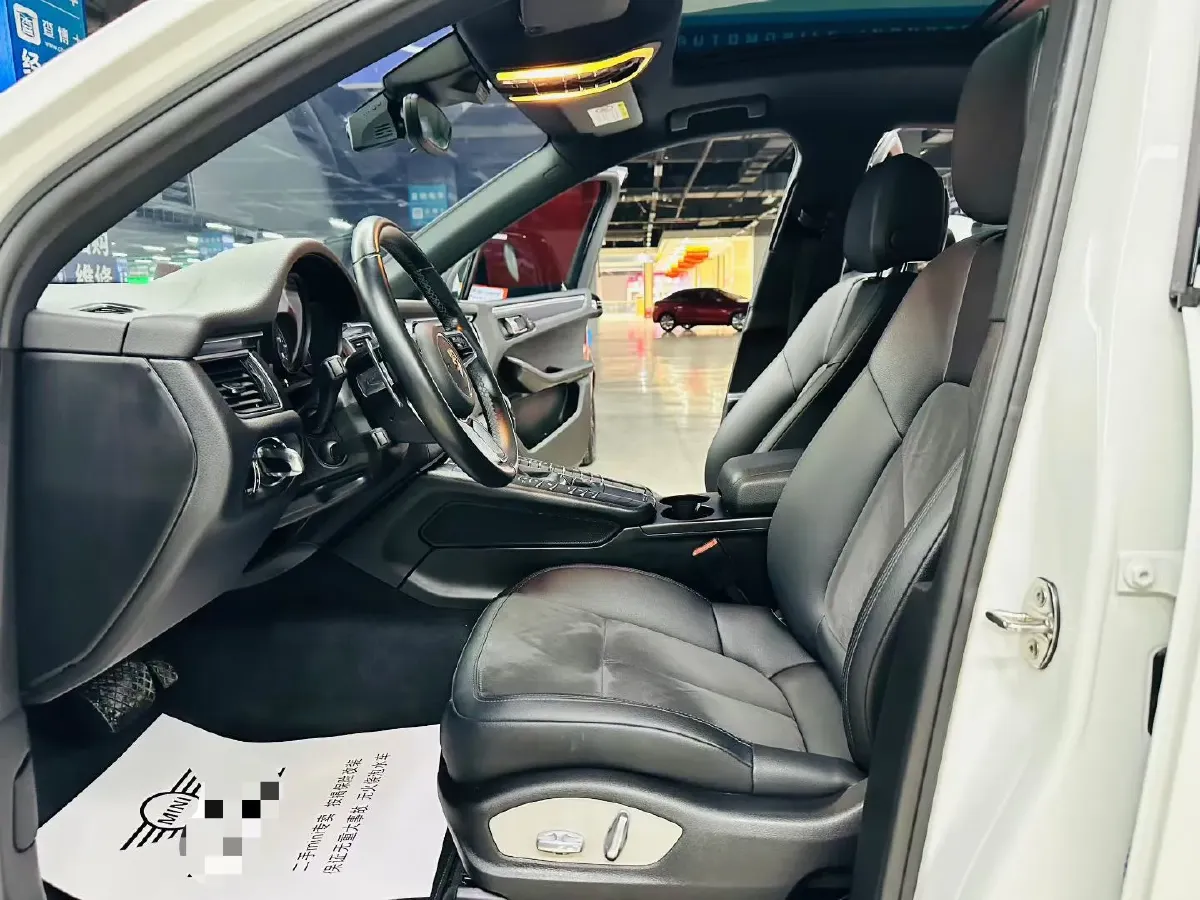 2017 YuTong T7 6.0L 316HP V8 6AT,autocango,china used car exporter,china ev exporter,chinese used car exporter,chinese used ev exporter