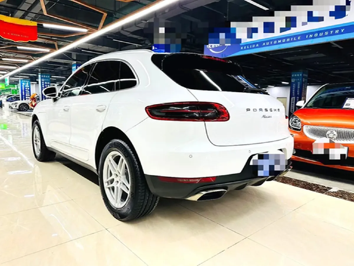 2017 YuTong T7 6.0L 316HP V8 6AT,autocango,china used car exporter,china ev exporter,chinese used car exporter,chinese used ev exporter