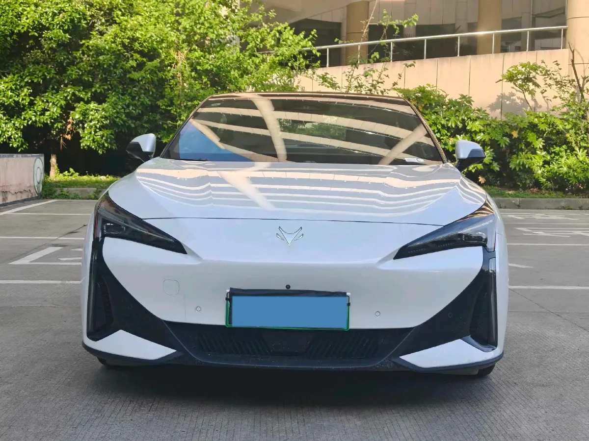 2024 ARCFOX αT5 BEV 79.2KWH,autocango,china used car exporter,china ev exporter,chinese used car exporter,chinese used ev exporter