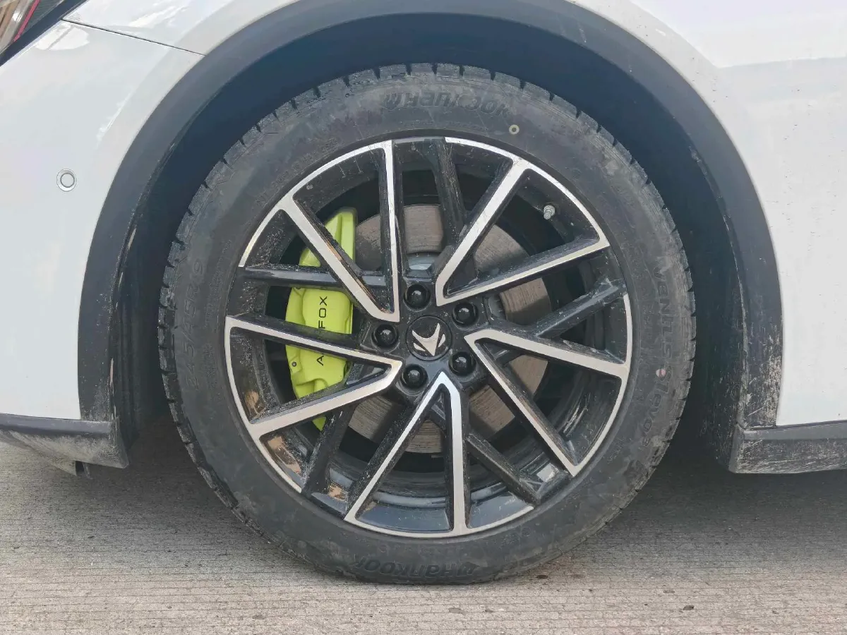 2024 ARCFOX αT5 BEV 79.2KWH,autocango,china used car exporter,china ev exporter,chinese used car exporter,chinese used ev exporter