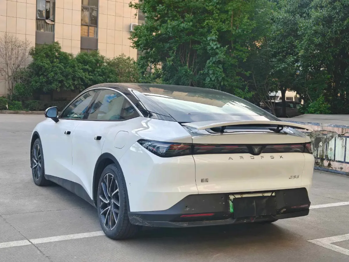 2024 ARCFOX αT5 BEV 79.2KWH,autocango,china used car exporter,china ev exporter,chinese used car exporter,chinese used ev exporter