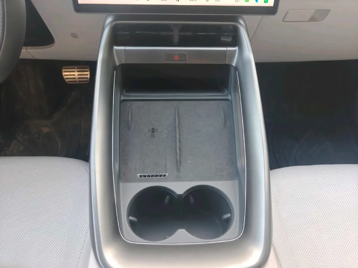 2024 ARCFOX αT5 BEV 79.2KWH,autocango,china used car exporter,china ev exporter,chinese used car exporter,chinese used ev exporter