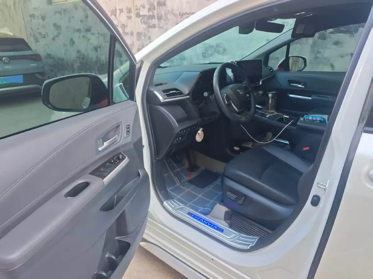 2024 Toyota Granvia 2.5L 189HP L4 E-CVT Hybrid,autocango,china used car exporter,china ev exporter,chinese used car exporter,chinese used ev exporter