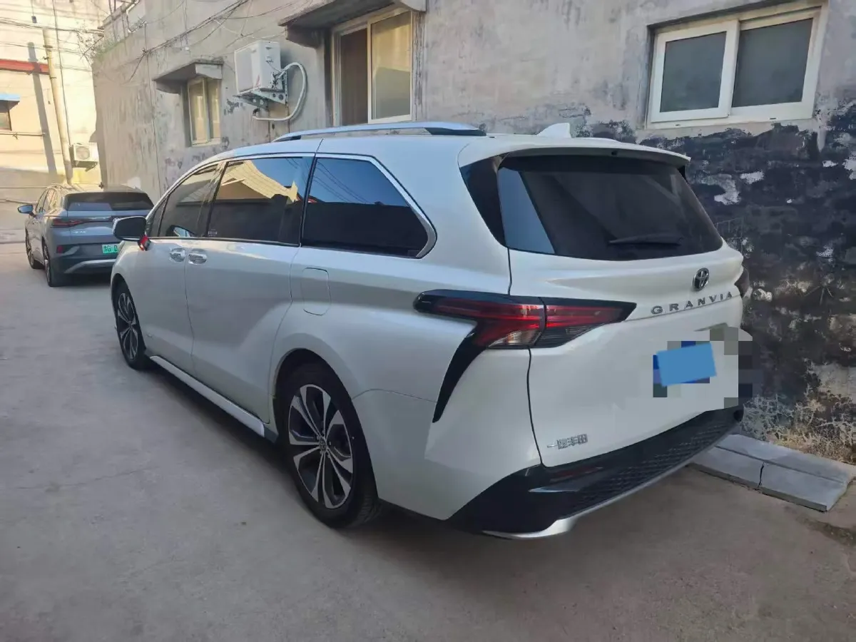 2024 Toyota Granvia 2.5L 189HP L4 E-CVT Hybrid,autocango,china used car exporter,china ev exporter,chinese used car exporter,chinese used ev exporter