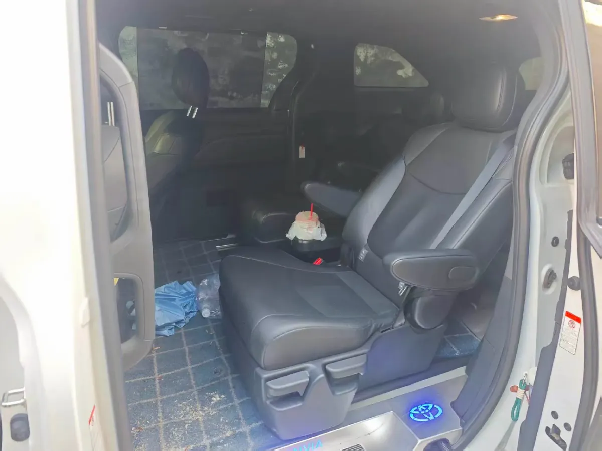 2024 Toyota Granvia 2.5L 189HP L4 E-CVT Hybrid,autocango,china used car exporter,china ev exporter,chinese used car exporter,chinese used ev exporter